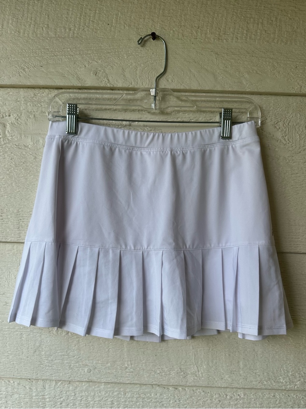 White pleated tennis skirt